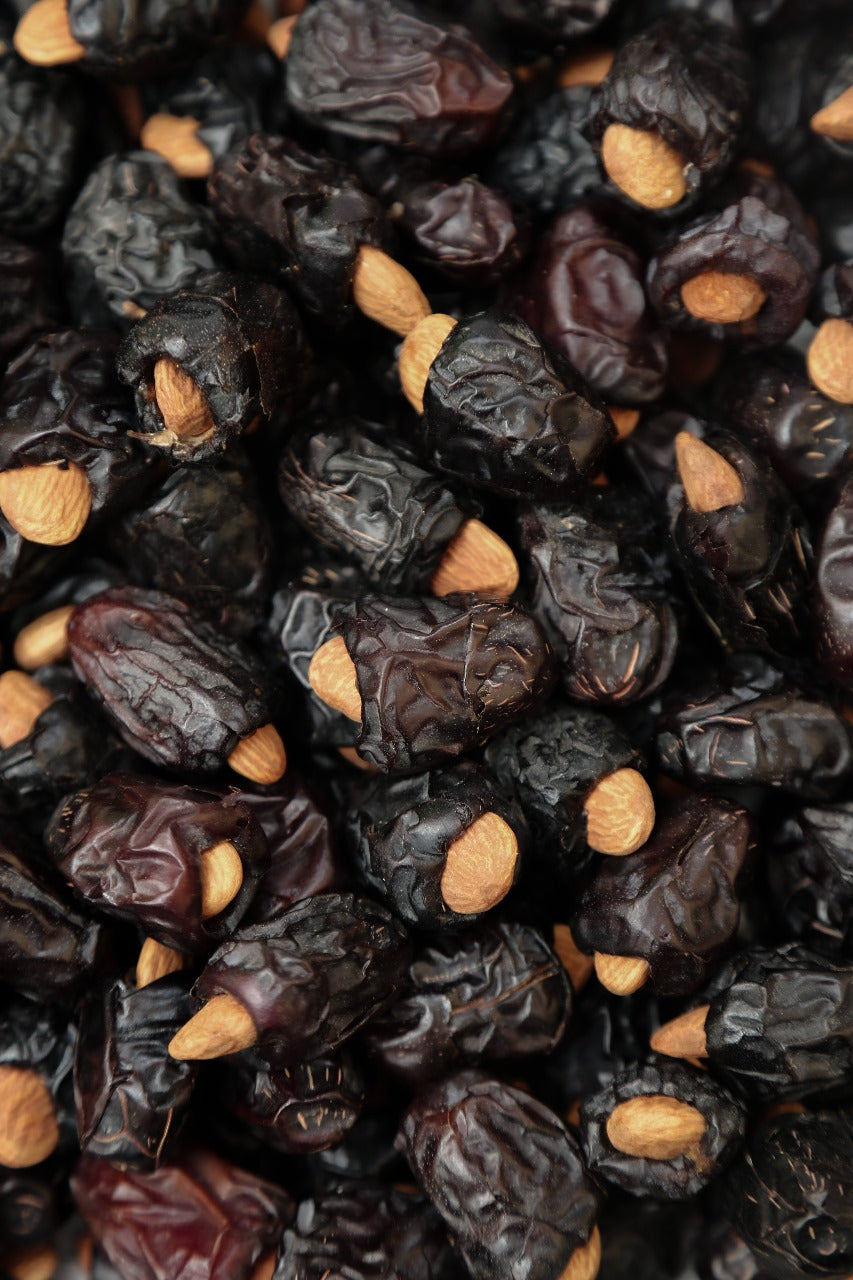 Al-Tammar Ajwa Almond Delight – Premium Dates with Almonds