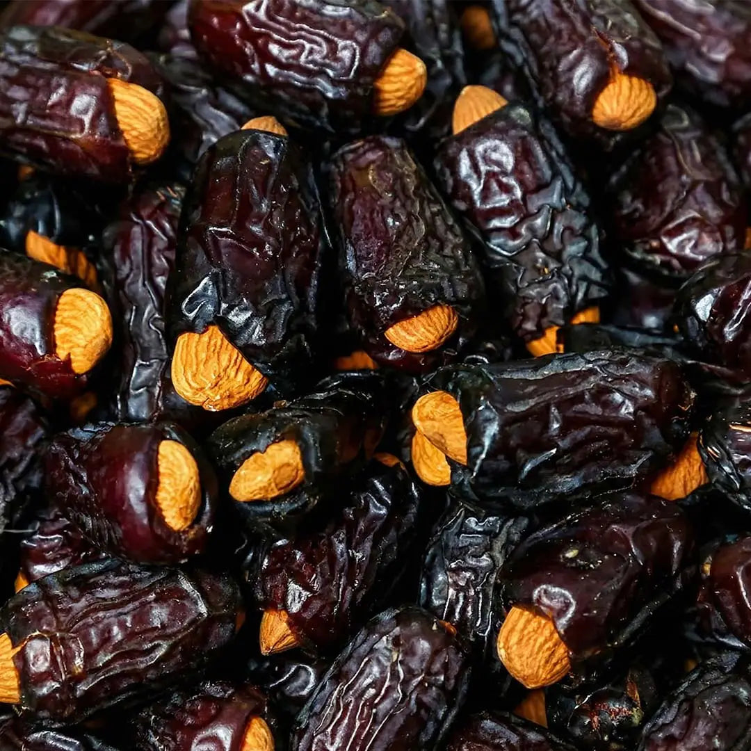 QALMI DATES WITH ALMOND - AL-TAMMAR